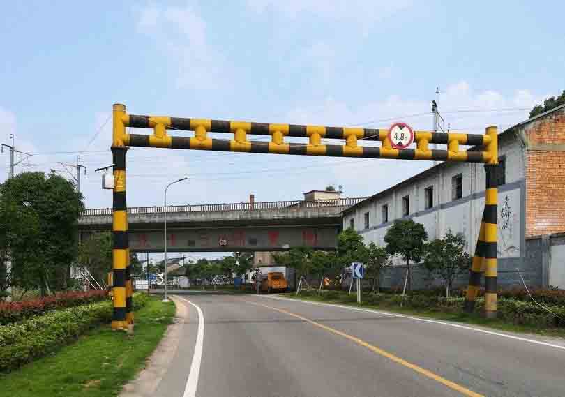 平凉铁路限高架