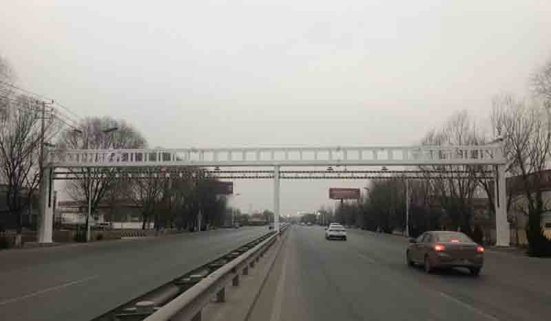 平凉公路限高杆