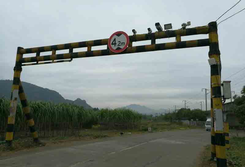 平凉对开式限高架